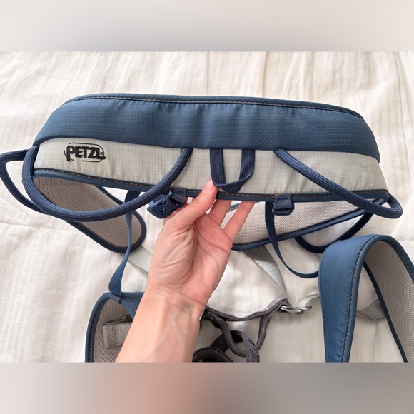 PETZL s2 CORAX ROCK CLIMBING HARNESS - Picture 5 of 6